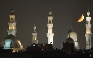 <b class=qtipBold><figcaption>GM1E68G0CHY01</figcaption></b><br>The crescent moon is seen near mosques in old Cairo on the fifth day of the Muslim holy month of Ramadan August 15, 2010. REUTERS/Asmaa Waguih (EGYPT - Tags: RELIGION IMAGES OF THE DAY) GM1E68G0CHY01
