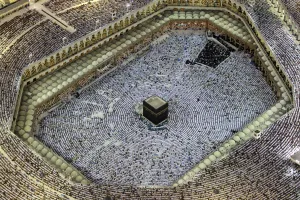 <b class=qtipBold><figcaption>GM1E6950FFS01</figcaption></b><br>Muslims pray as they face the Kaaba inside the Grand Mosque during the Muslim month of Ramadan, in Mecca September 4, 2010. Muslims around the world abstain from eating, drinking and conducting sexual relations from sunrise to sunset during Ramadan, the holiest month in the Islamic calendar. REUTERS/Hassan Ali (SAUDI ARABIA - Tags: RELIGION SOCIETY) GM1E6950FFS01