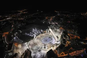<b class=qtipBold><figcaption>GM1E6950GT001</figcaption></b><br>A general view of the city of Mecca and the Grand Mosque is seen from the Mecca Clock Tower during the Muslim month of Ramadan September 4, 2010. Muslims around the world abstain from eating, drinking and conducting sexual relations from sunrise to sunset during Ramadan, the holiest month in the Islamic calendar.The Mecca Clock, which Riyadh says is the world's largest, has four faces measuring 43 metres in diameter. It sits 400 metres up what will be the world's second-tallest skyscraper and largest hotel, overlooking the Grand Mosque, which Muslims around the world turn to five times a day for prayer. REUTERS/Hassan Ali (SAUDI ARABIA - Tags: CITYSCAPE SOCIETY RELIGION) GM1E6950GT001