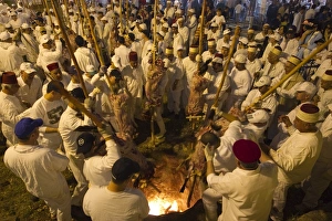 <b class=qtipBold><figcaption>GM1E74I0BW601</figcaption></b><br>Members of the Samaritan sect take part in the traditional Passover sacrifice ceremony on Mount Gerizim, near the West Bank city of Nablus April 17, 2011. The Samaritans, who trace their roots to the biblical Kingdom of Israel in what is now the northern occupied West Bank, observe religious practices similar to those of Judaism. REUTERS/Darren Whiteside (WEST BANK - Tags: RELIGION SOCIETY) GM1E74I0BW601