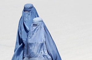 <b class=qtipBold><figcaption>GM1E74I1DUY01</figcaption></b><br>Burqa-clad women walk along a street in Kabul, April 18, 2011. REUTERS/Denis Sinyakov (AFGHANISTAN - Tags: SOCIETY) GM1E74I1DUY01
