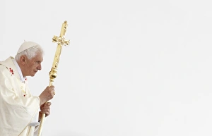 <b class=qtipBold><figcaption>GM1E7651BI501</figcaption></b><br>Pope Benedict XVI holds his cross as he leads a solemn mass in Zagreb June 5, 2011. The Pope is on a two-day visit to Croatia. REUTERS/Alessandro Bianchi (CROATIA - Tags: RELIGION IMAGES OF THE DAY) GM1E7651BI501