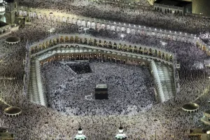 <b class=qtipBold><figcaption>GM1E78L0TJX01</figcaption></b><br>Pilgrims pray in the Grand Mosque during the Muslim month of Ramadan in the holy city of Mecca August 20, 2011. REUTERS/Hassan Ali (SAUDI ARABIA - Tags: RELIGION SOCIETY IMAGES OF THE DAY) GM1E78L0TJX01