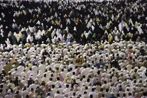 <b class=qtipBold><figcaption>GM1E78T1FFX01</figcaption></b><br>Muslims pray outside the Grand Mosque during the Muslim month of Ramadan in Mecca in the early hours of August 29, 2011. REUTERS/Hassan Ali (SAUDI ARABIA) GM1E78T1FFX01