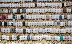 <b class=qtipBold><figcaption>GM1E98915YX01</figcaption></b><br>Muslims offer prayers on the occasion of Eid al-Fitr inside a mosque in the northern Indian city of Allahabad August 9, 2013. The Eid al-Fitr festival marks the end of the holy month of Ramadan. REUTERS/Jitendra Prakash (INDIA - Tags: RELIGION SOCIETY) - RTX12ENR GM1E98915YX01