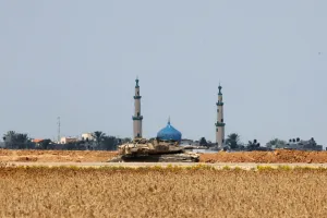 Prints of An Israeli tank is seen on the Israeli side of the border fence between Israel and the Gaza Strip May 15, 2018. REUTERS/Baz Ratner Israel Prints: An Israeli tank is seen on the Israeli side of the border fence between Israel