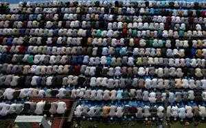 India Prints: Kashmiris offer Eid-al-Adha prayers at a mosque during restrictions after the scrapping