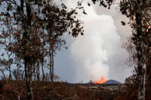 Images Dated 10th June 2018: Lava erupts in Leilani Estates