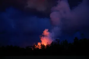 Images Dated 10th June 2018: Lava erupts in Leilani Estates