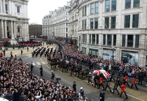 <b class=qtipBold><figcaption>LM1E94H0UG401</figcaption></b><br>The funeral procession of former British prime minister, Margaret Thatcher, arrives for her funeral service at St Paul's Cathedral, in London April 17, 2013. The coffin was borne on a Gun Carriage drawn by the King's Troop Royal Horse Artillery. Thatcher, who was Conservative prime minister between 1979 and 1990, died on April 8 at the age of 87. REUTERS/Luke MacGregor (BRITAIN - Tags: POLITICS SOCIETY OBITUARY RELIGION) - RTXYOWX LM1E94H0UG401
