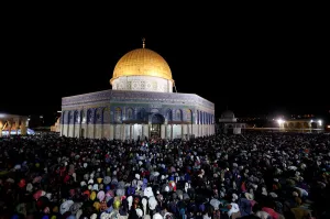 Religion Prints: Muslim women pray during Laylat al-Qadr in front of the Dome of the Rock