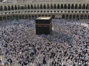 Images Dated 2011 August: Muslims gather around the Kaaba inside the Grand Mosque during the Muslim month of