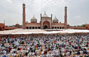 Religion Prints: Muslims offer prayers during Jumat-ul-Vida, or the last Friday of the holy fasting month