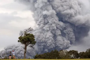 Images Dated 2018 May: People watch as ash erupt from the Halemaumau crater near the community of Volcano
