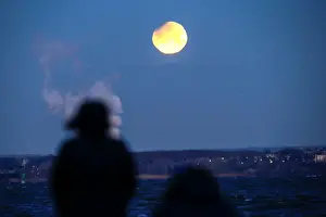 Lunar Prints: People watch the Super Blue Blood Moon as it sets while it is seen from Brooklyn