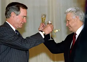 World Leader Prints: US President George Bush toasts Russian President Boris yeltsin in Moscow January