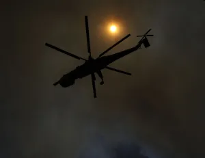 Skycrane fire-fighting helicopter makes a water drop on the second day of the Springs Skycrane fire-fighting helicopter makes a water drop on the second day of the Springs