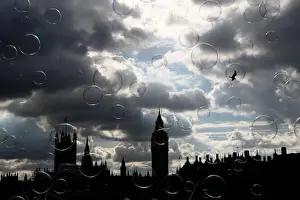 Dailylife Prints: Soap bubbles float past the Houses of Parliament in central London