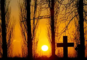 United Kingdom Prints: THE SUN SETS OVER ST PETERs CHURCH GRAVEYARD IN SWEPSTONE CENTRAL ENGLAND