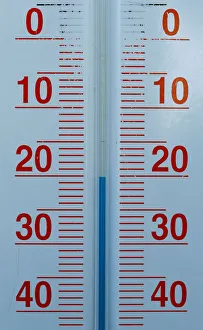 Weather Prints: Thermometer is pictured on top of highest German mountain, the Zugspitze