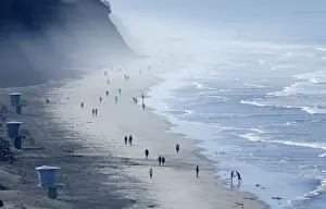 An unusually warm November day brings people to the Torrey Pines State Beach in San Diego