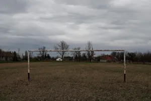 Election Prints: The Wider Image: In Hungary, one fence comes down, another goes up