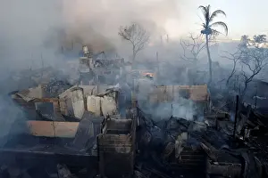 Philippines Prints: The Wider Image: Manilas slums an endless battle for firefighters