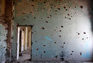 Afghanistan Prints: The Wider Image: In the ruins of Kabuls Darul Aman palace
