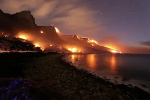Wildfires burn along the Twelve Apostles area of Table Mountain in Cape Town Wildfires burn along the Twelve Apostles area of Table Mountain in Cape Town